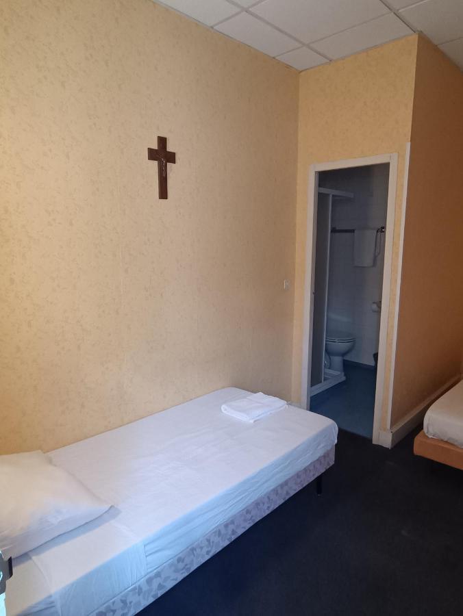 Chambre Chez Marie Et Didier 1 Minute A Pied Du Sanctuaire De 루르드 외부 사진