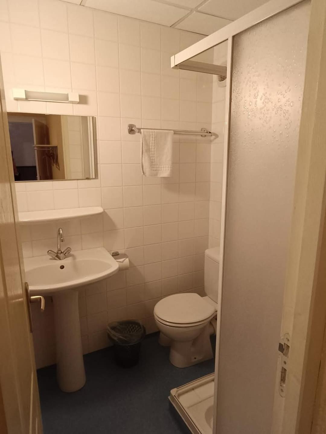 Chambre Chez Marie Et Didier 1 Minute A Pied Du Sanctuaire De 루르드 외부 사진
